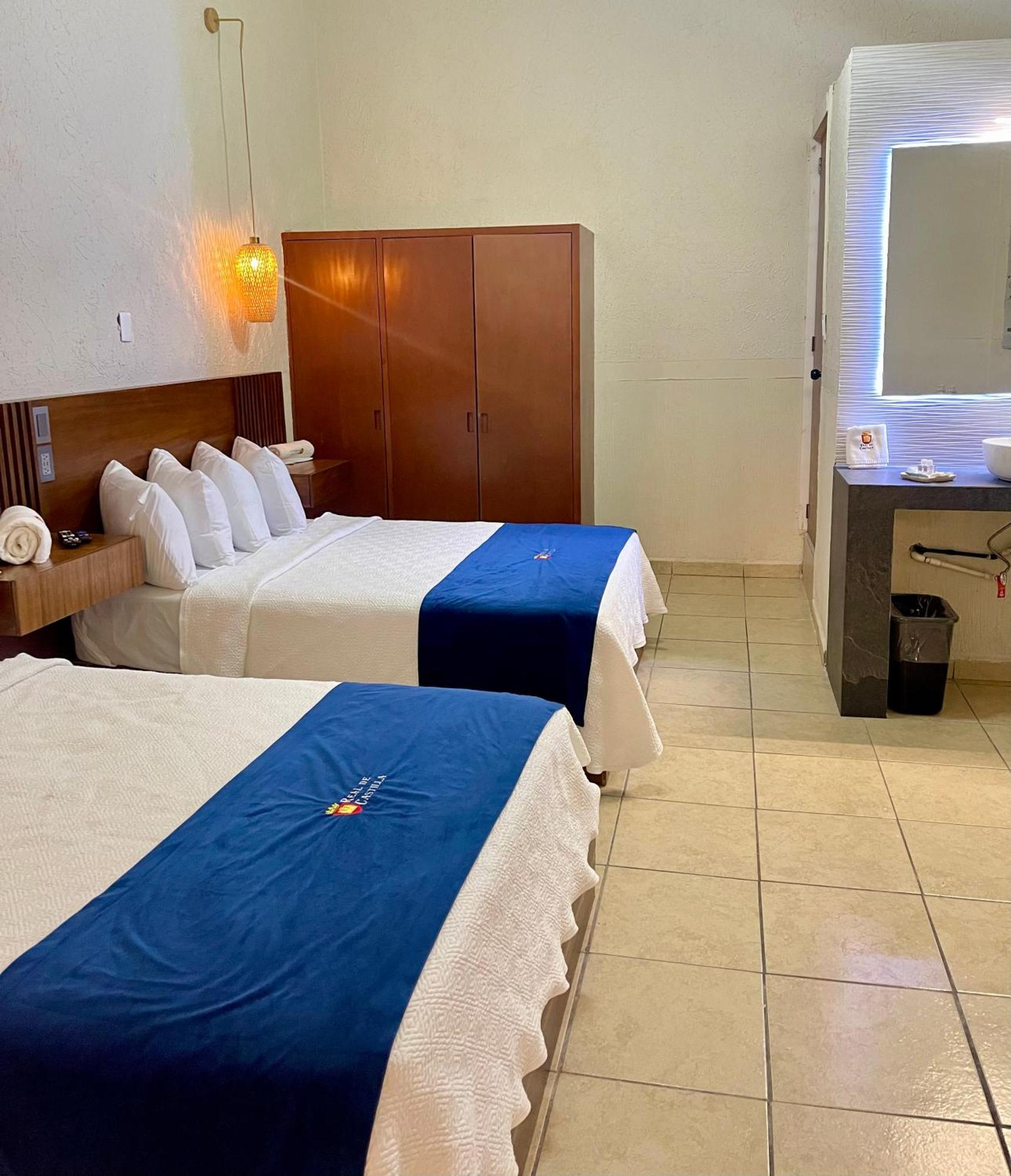 Hotel Real De Castilla Nuovo Гуадалахара Екстериор снимка